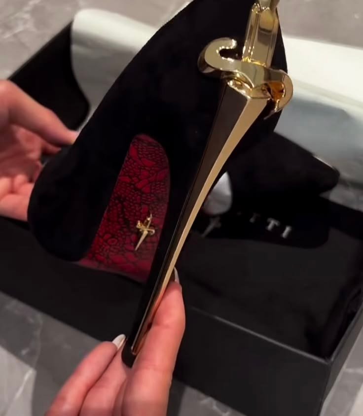 Buy Cesar_e Paciot_tii Lady Blade Heels - Image 2