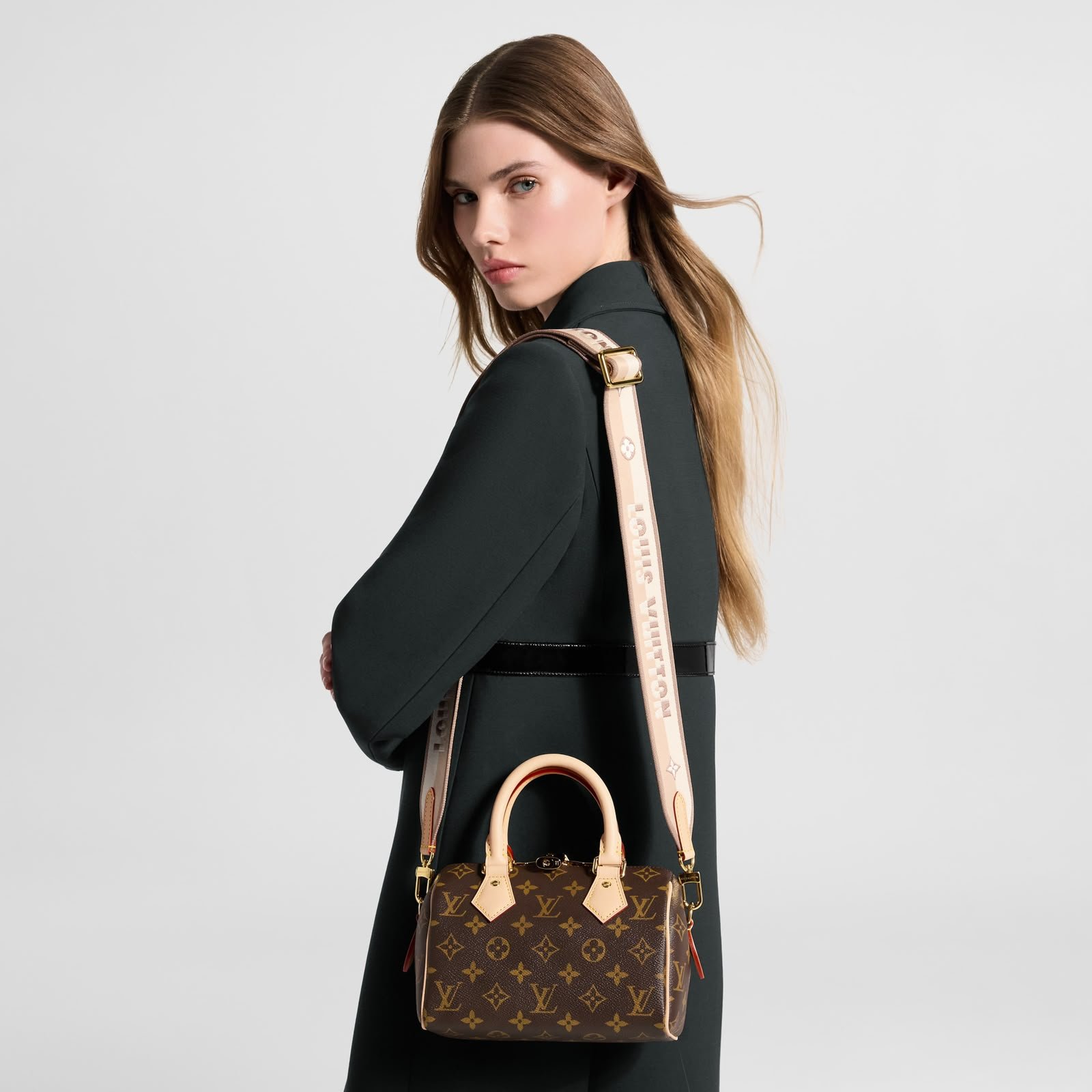 Buy Loui_s Vuitt_onn Speedy 20 Luxury Bag - Image 3