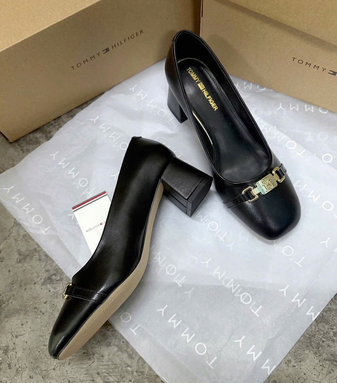 Buy Tomm_y Hilfig_err Logo Detail Pumps - Image 3